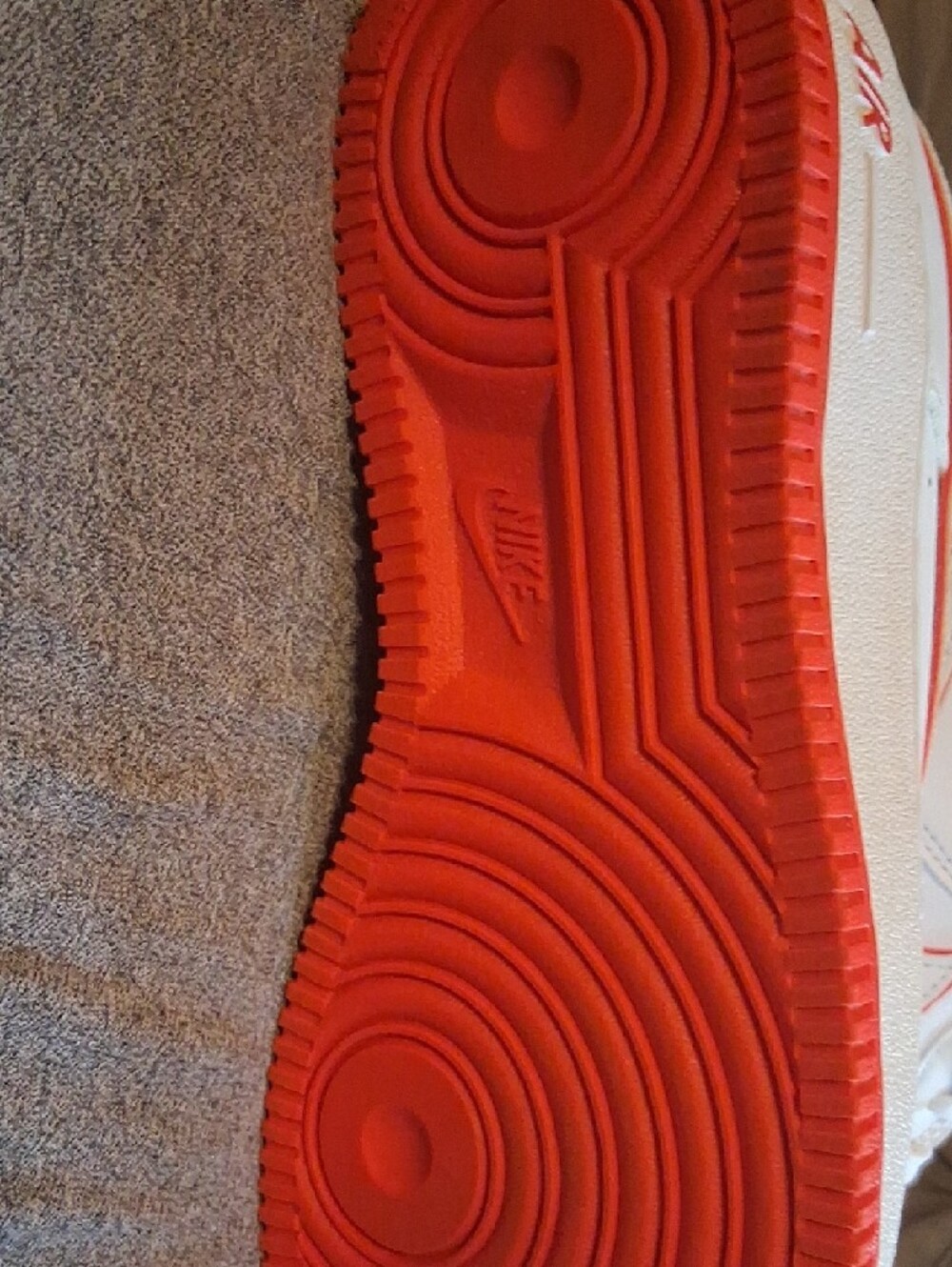 White Athletic Sneakers with Red Accents - Picture 3 of 4